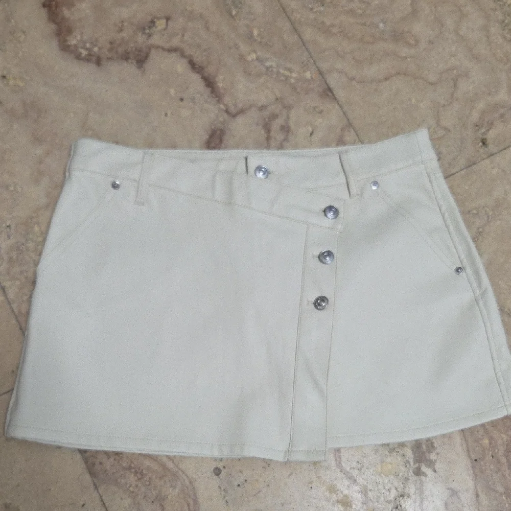 We The Free Cream Mini Skirt with Silver Chain Detail Size 30 In [1958]